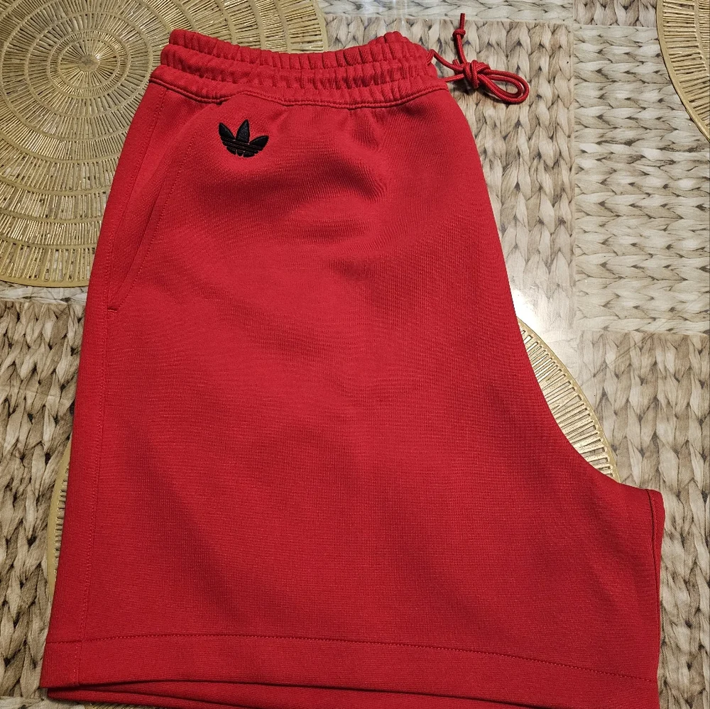 Adidas Neoclassic Red Short - Picture 1 of 8